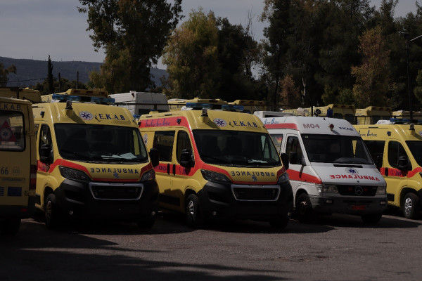 Δύο νέοι θάνατοι σε Λέσβο και Εύβοια λόγω έλλειψης ασθενοφόρων του ΕΚΑΒ