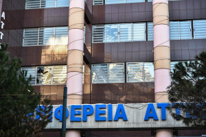 Είκοσι απινιδωτές σε κτίρια της Περιφέρειας Αττικής