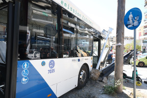 Θεσσαλονίκη: Ατύχημα με ηλεκτρικό λεωφορείο - Τουλάχιστον 4 τραυματίες