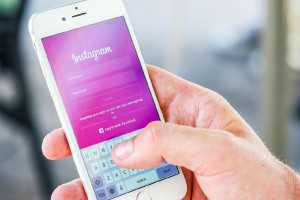 Έφηβοι και social media: Νέα μελέτη προειδοποιεί για τις αρνητικές επιπτώσεις στη σχολική επίδοση