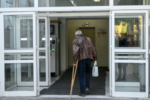 Οι Έλληνες αποφεύγουν τις επισκέψεις σε γιατρό - Το παράδοξο, ο ρόλος της πανδημίας και του ΕΣΥ