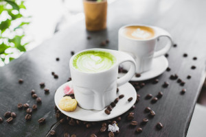 Matcha ή καφές; Ποιο ρόφημα προσφέρει περισσότερη ενέργεια;