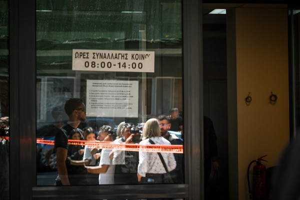 «Ερυθρός Σταυρός»: Μεταφέρθηκαν 5 τραυματίες μετά τους πυροβολισμούς στον ΕΦΚΑ Κεραμεικού και στο Εφετείο