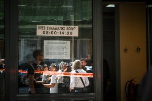 «Ερυθρός Σταυρός»: Μεταφέρθηκαν 5 τραυματίες μετά τους πυροβολισμούς στον ΕΦΚΑ Κεραμεικού και στο Εφετείο