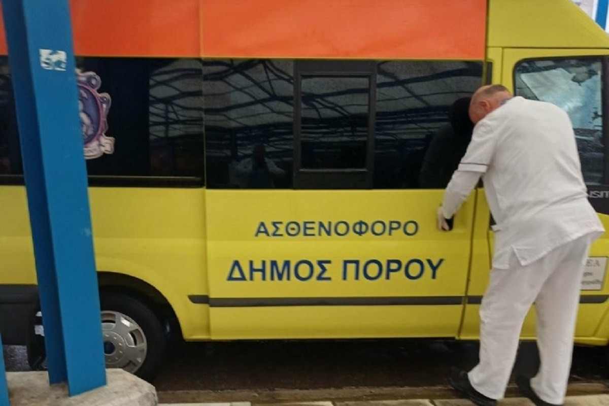 Καταγγελία: Ασθενής διακομίστηκε στο «Αττικόν» με ασθενοφόρο του Δήμου Πόρου χωρίς συνοδεία διασωστών