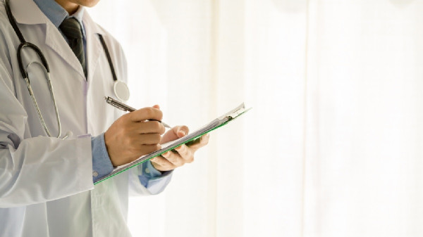 Υπ. Υγείας: Με κατάλογο οι προσλήψεις επικουρικών γιατρών - Τι ισχύει για το ΕΚΑΒ