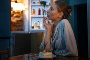 Πώς επηρεάζει η ζάχαρη τον βραδινό ύπνο μας