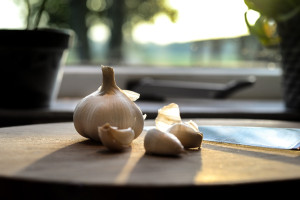 Πώς να μην μυρίζω σκόρδο - Το φυσικό «αντίδοτο» που καθαρίζει την αναπνοή