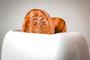 Ο λόγος που πρέπει να καταψύξετε το ψωμί σας πριν το φάτε