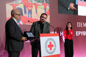 ΕΕΣ: Συνεργασία με τον Μιχάλη Χατζηγιάννη για την ενδυνάμωση του εθελοντισμού