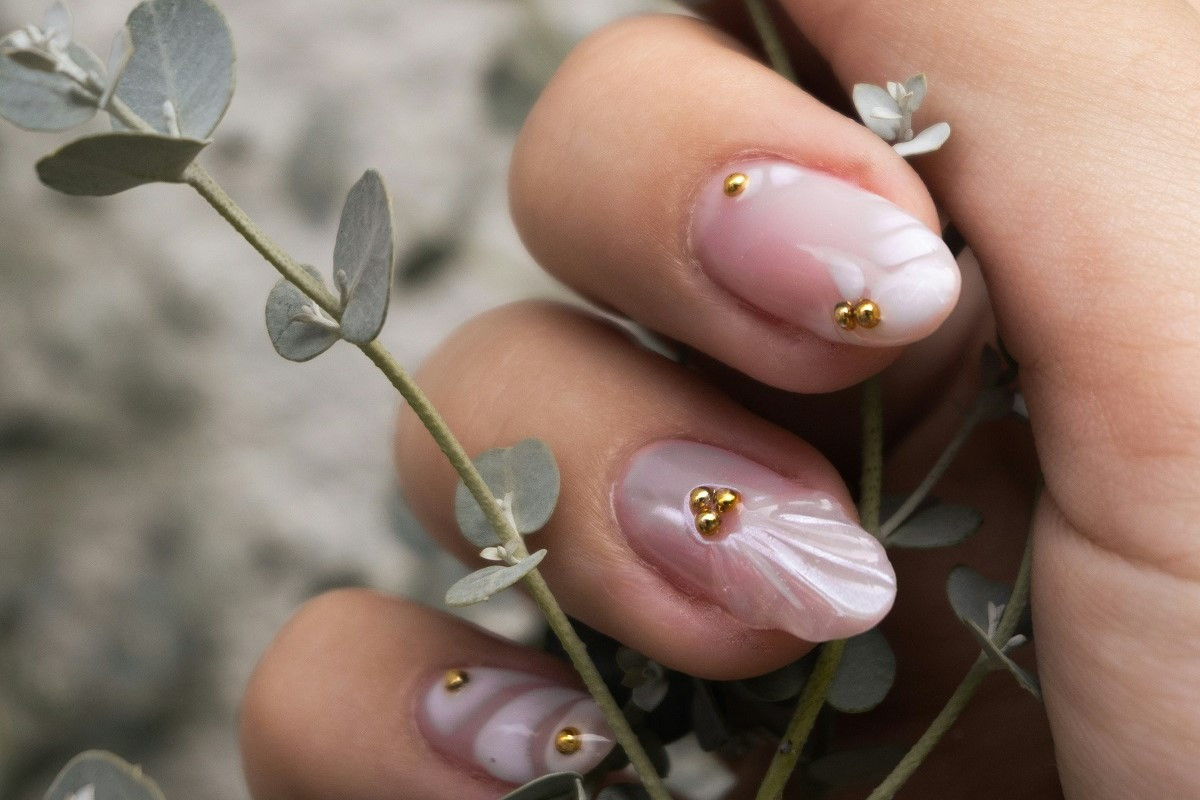 Seashell Nails: Η νέα τάση στα νύχια που θα απογειώσει το μανικιούρ σας