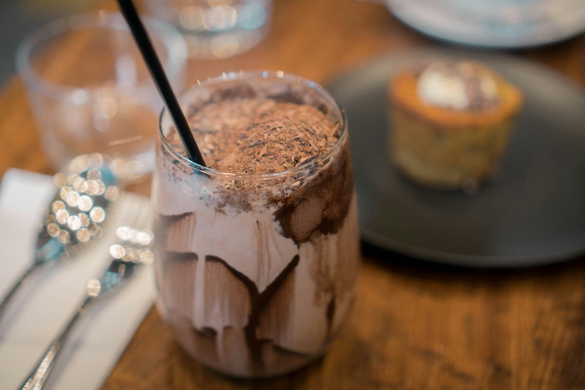 Σοκολατούχο γάλα: Γιατί θεωρείται το ιδανικό ρόφημα για αποκατάσταση μετά την προπόνηση