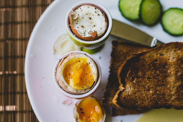 4 τρόποι να κάνετε το πρωινό σας πιο θρεπτικό