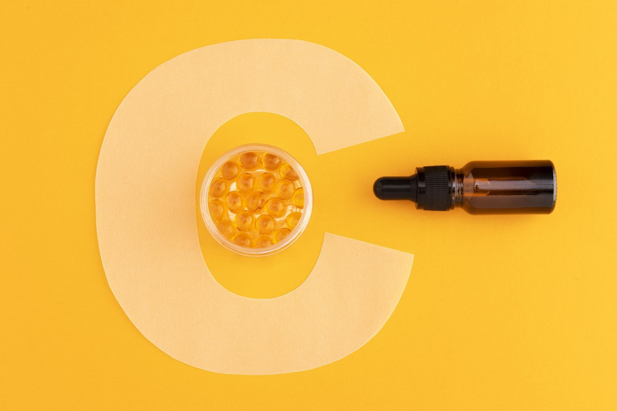 Είναι αλήθεια ότι τα serum με βιταμίνη C προστατεύουν από τη φωτογήρανση;