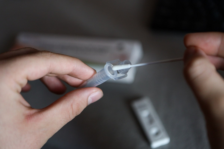 Γρίπη: 165 νέες εισαγωγές – Αύξηση του κορωνοϊού στα λύματα και άνοδος του RSV