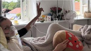 Bella Hadid: Οι φωτογραφίες στο κρεβάτι του νοσοκομείου – Η «μάχη» με τη νόσο Lyme