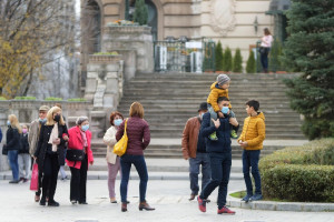 Μηνιγγίτιδα: Πώς εκδηλώνεται σε παιδιά και ενήλικες – Οι πιο σοβαρές επιπλοκές