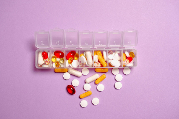 Γιατρός προειδοποιεί: Αυτές τις βιταμίνες δεν πρέπει να τις πάρετε ποτέ μαζί