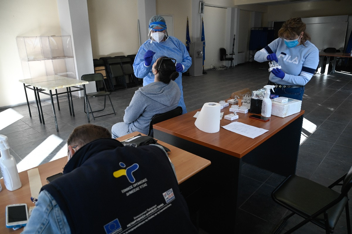 Κορωνοϊός: Εκτόξευση κρουσμάτων και νοσηλειών - Στους 22 οι νέοι θάνατοι