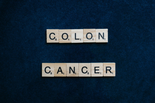 Καρκίνος παχέος εντέρου: Τα προειδοποιητικά σημάδια που δεν πρέπει να αγνοήσετε