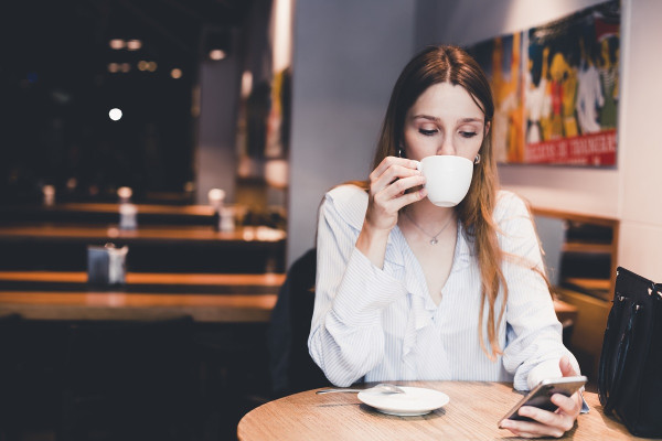 Η καθημερινή συνήθεια που μπορεί να μειώσει σταδιακά τη διάρκεια ζωής σας