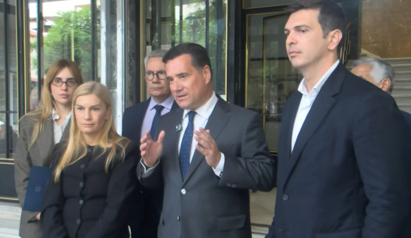 Άδωνις Γεωργιάδης: Αντιδράσεις κατά την επίσκεψή του στο νοσοκομείο Χανίων (Βίντεο)