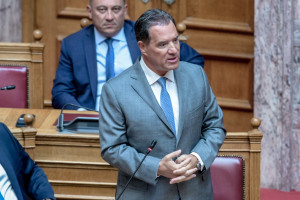 Πώς μπορώ να καταγγείλω έναν γιατρό που μου ζήτησε φακελάκι – Τι δήλωσε ο Άδ. Γεωργιάδης