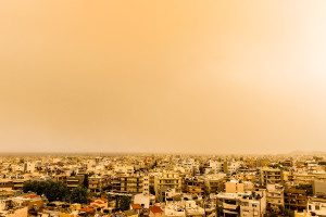 Κρήτη: Εξαιρετικά υψηλά επίπεδα αφρικανικής σκόνης – Οδηγίες προφύλαξης σε ευπαθείς ομάδες