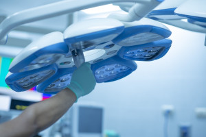 ΟΕΝΓΕ: Τι καταγγέλλει για τα απογευματινά χειρουργεία στην 4η ΥΠΕ