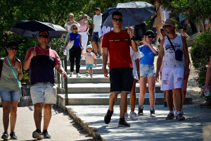 Καύσωνας: 6 απλά βήματα για να αποφύγετε την αφυδάτωση