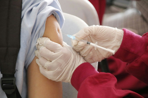 Παιδικά εμβόλια: «Οχι» στην υποχρεωτικότητα λέει το 32% των Ελλήνων