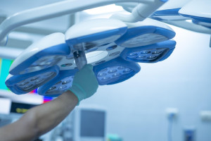 Νοσοκομειακοί γιατροί: Συνεχίζονται τα προβλήματα στα χειρουργεία μετά τις αλλαγές στην αιμοδοσία