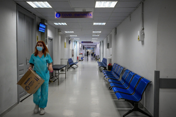 Λιγότεροι και από την πανδημία οι εργαζόμενοι του ΕΣΥ