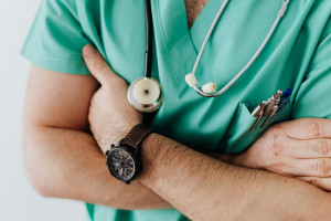 Επιστολή ΙΣΑ στον Υπουργό Υγείας: «Να εργάζονται και οι ιδιώτες γιατροί στα δημόσια νοσοκομεία»