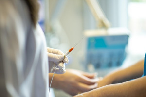 «Φρένο» της ΕΕ στη συμμετοχή κινεζικών εταιρειών σε διαγωνισμούς ιατρικών προϊόντων