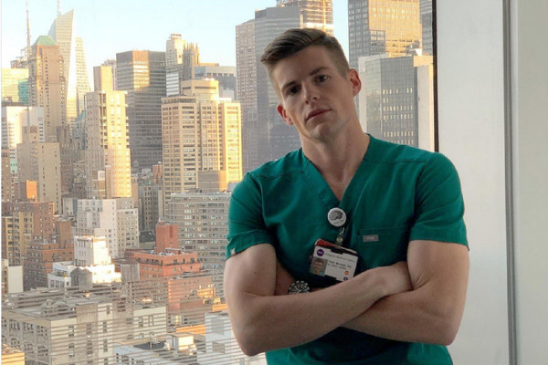 Ανοίγει γυμναστήριο στην Αθήνα ο σύζυγος του Στέφανου Κασσελάκη, Τάιλερ ΜακΜπέθ