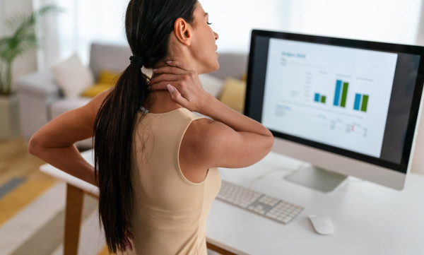 Πόνος στη μέση, τον αυχένα και τις αρθρώσεις: τι βοηθά πραγματικά στη γρήγορη ανακούφιση