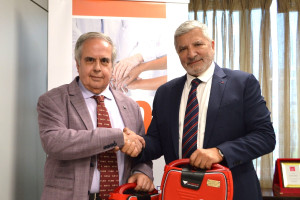 ΙΣΑ: Δωρεά δύο απινιδωτών στον Ιατρικό Σύλλογο Καλύμνου