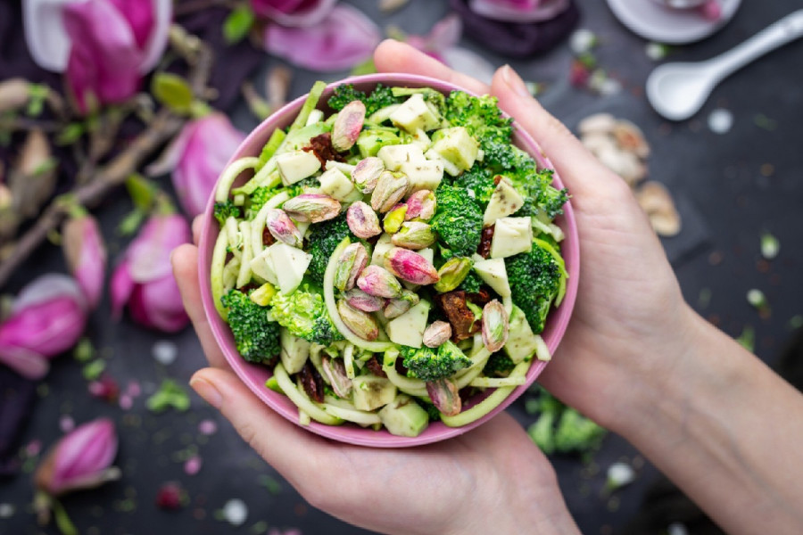 Σαλάτα με μπρόκολο: Υγιεινή συνταγή για μεσημεριανό και συνοδευτικό