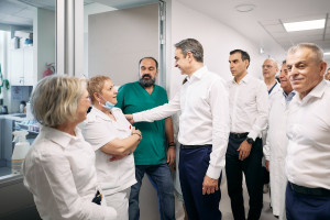 Νοσοκομείο ΚΑΤ: Ο Κυριάκος Μητσοτάκης επισκέφθηκε το ανακαινισμένο ΤΕΠ