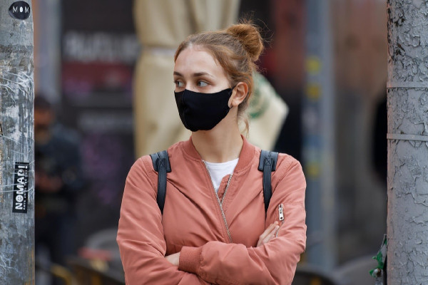 Κορωνοϊός: 235 νέες εισαγωγές, ένας θάνατος – Έκθεση ΕΟΔΥ
