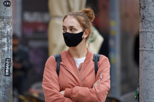 Κορωνοϊός: 235 νέες εισαγωγές, ένας θάνατος – Έκθεση ΕΟΔΥ