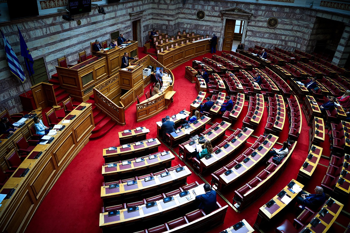 Βουλή: Σύγκρουση Πολάκη - Θεμιστοκλέους για τα απογευματινά χειρουργεία