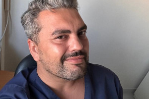 Ζαφείρης Φαχούρης: «Η σημασία της ηλικίας στη ρουτίνα περιποίησης του δέρματος»