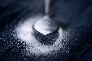 Είναι τελικά τα γλυκαντικά πιο επικίνδυνα από τη ζάχαρη; Τι λένε οι ειδικοί