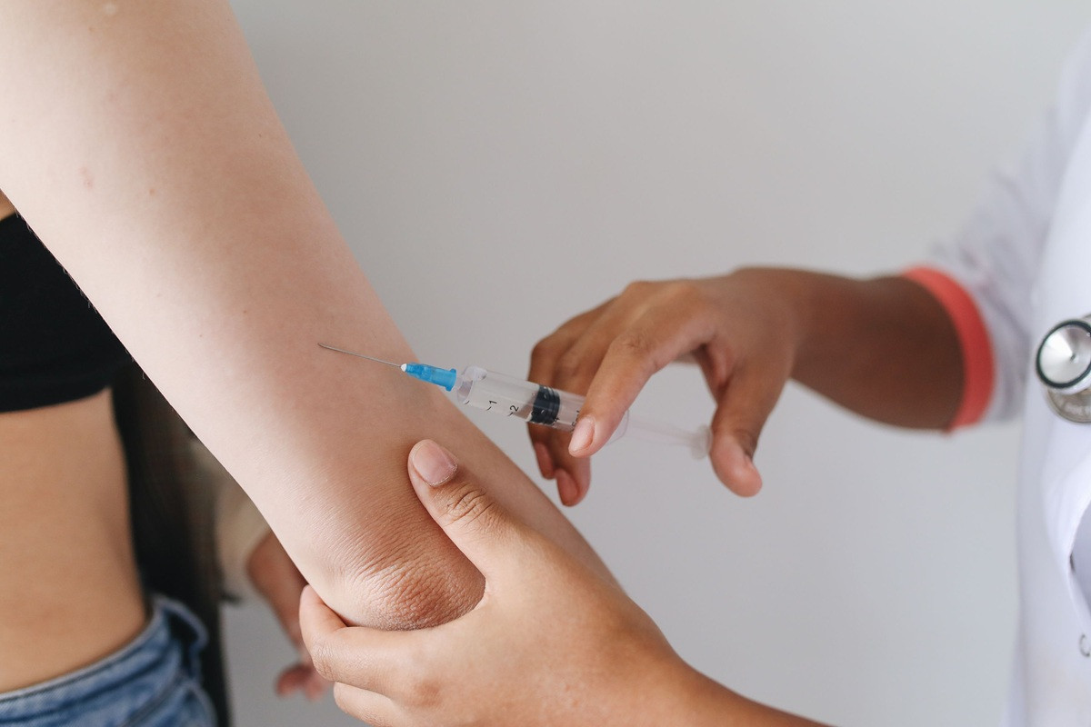 Ένα ή δύο εμβόλια HPV; Όσα πρέπει να γνωρίζετε για τις νέες συστάσεις