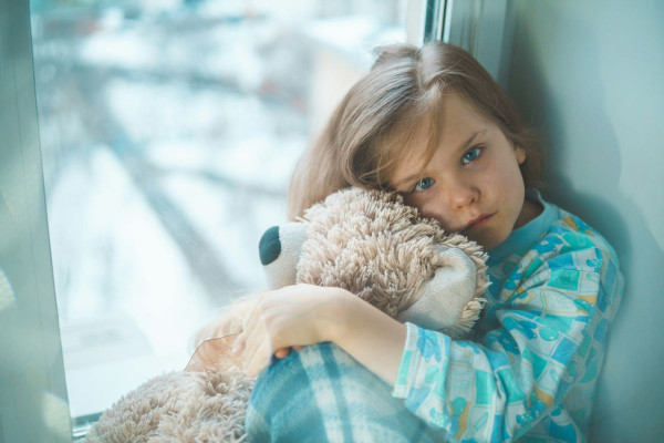 Μεγαλώνουν τα παιδιά όταν έχουν πυρετό; Οι ειδικοί απαντούν