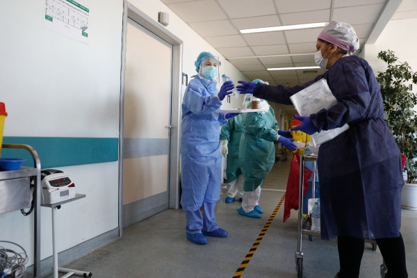 ΠΟΕΔΗΝ: Τρεις νοσηλευτές ανά 1000 κατοίκους-Δυσαρεστημένο από τις συνθήκες εργασίας το 56% των νοσηλευτών